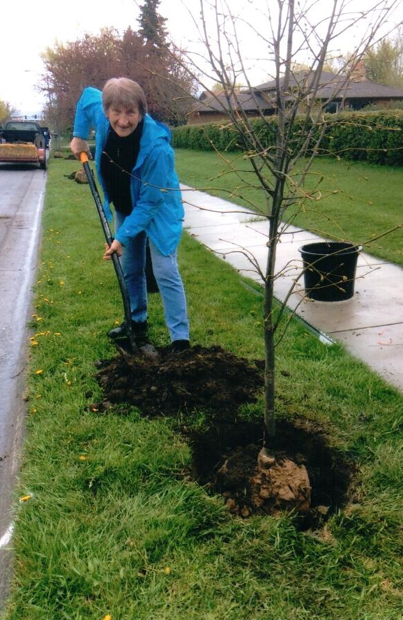 Yvonne Hauwiller with J.E.E.M Memorial Tree