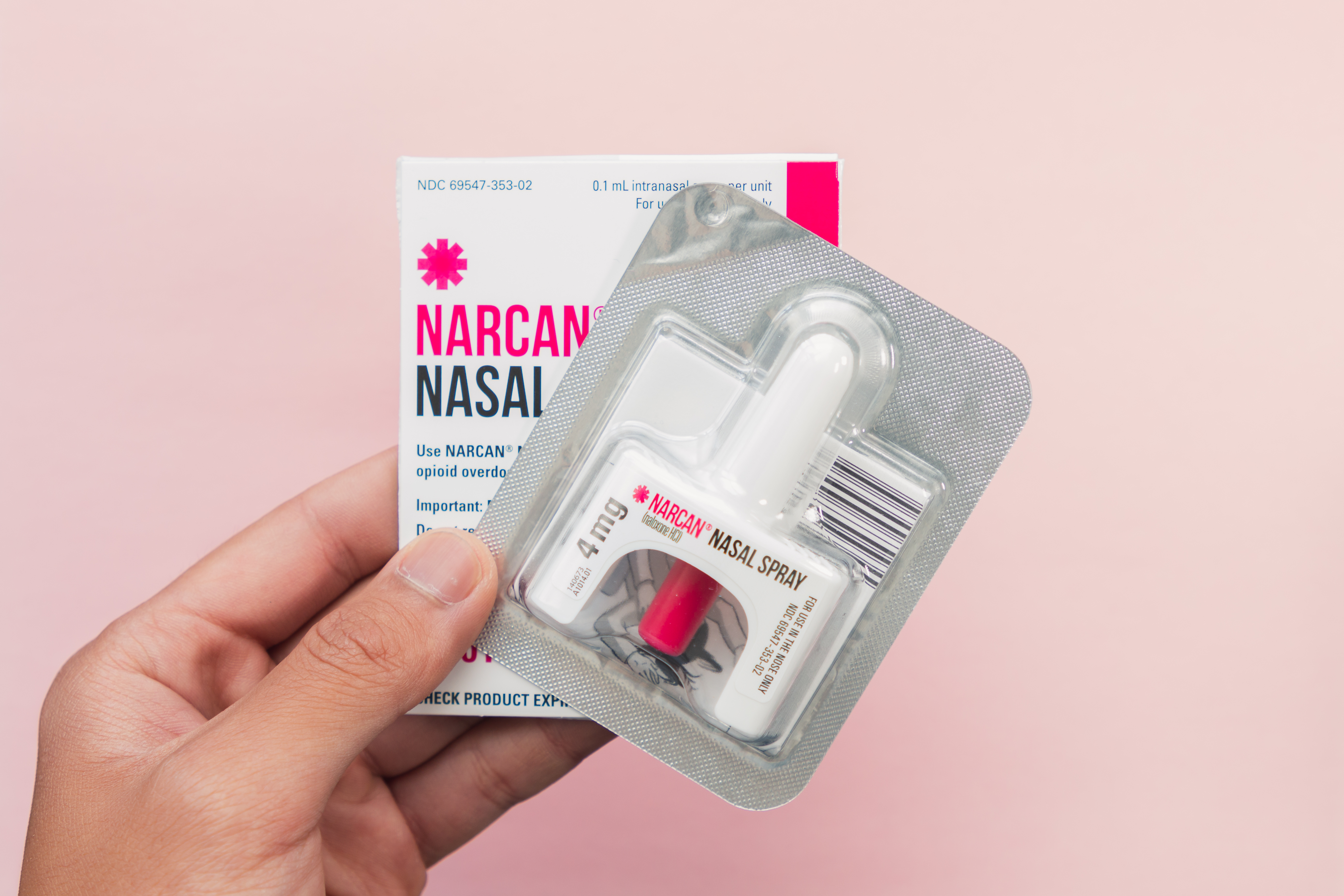 A picture of a container of narcan